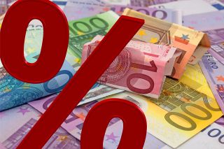 © M. Schuppich - stock.adobe.com Foto: Prozentzeichen auf Geldscheinen